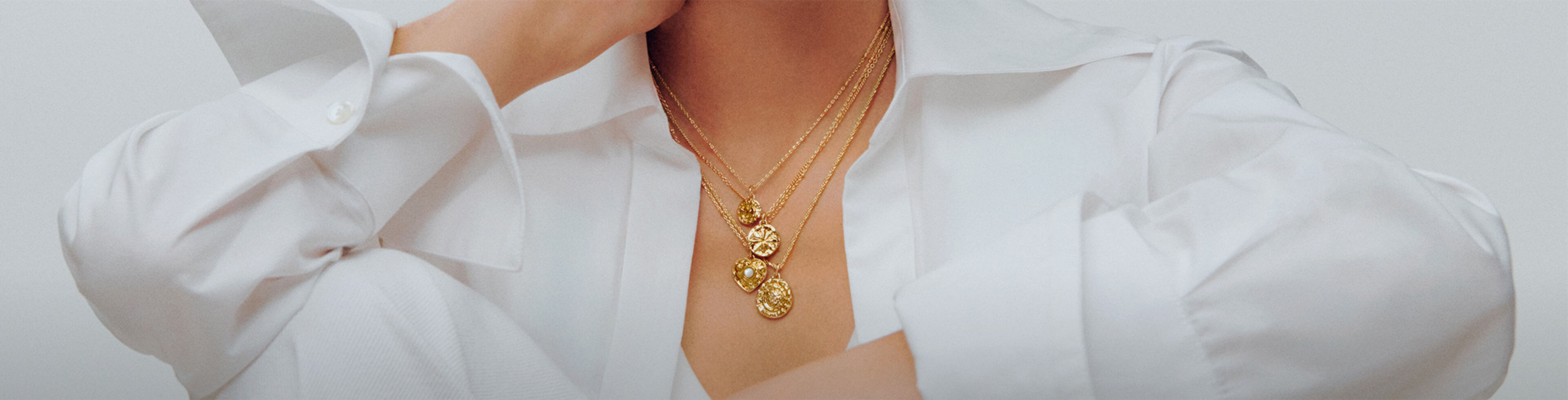 AGATHA PARIS 新品 電池入り MADE IN FRANCE 新品】AGATHA PARIS ショルダーバッグ お財布 多機能 ネイビー系