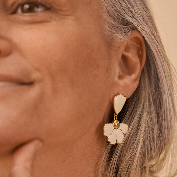 Long earrings FLORA - Golden / White - Earrings  | Agatha