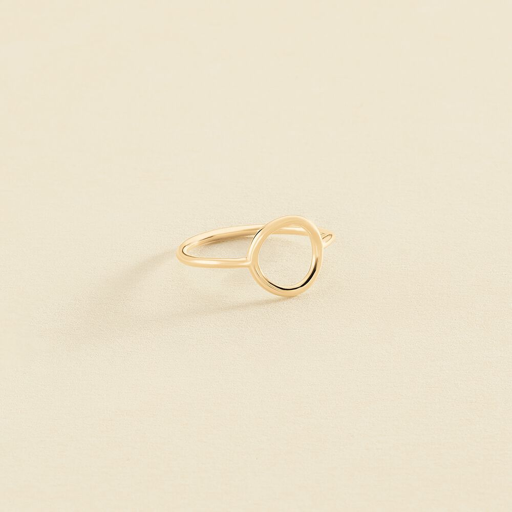 Thin golden clearance ring