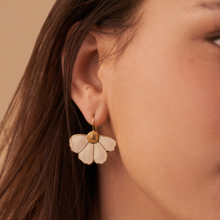 Long earrings FLORA - Golden / White - Earrings  | Agatha